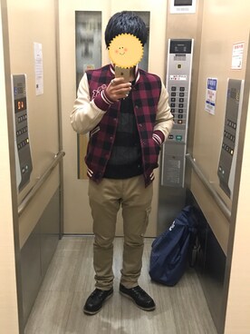 「アイテム（スタジャン、ピンク系）」を使った、TJさん（メンズ・165cm）の冬コーディネート