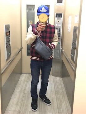 「アイテム（スタジャン、ピンク系）」を使った、TJさん（メンズ・165cm）の冬コーディネート