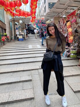「GUCCI（グッチ）のアイテム（ショルダーバッグ、ブラック系）」を使った、CHIUさん（レディース・164cm）の冬コーディネート