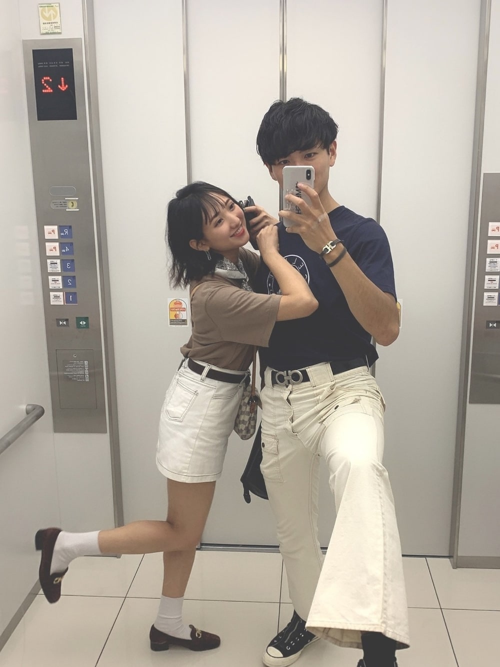 「wearhalloween2019、宇宙兄弟、リンクコーデ、カップル、カジュアルコーデ、90'sスタイル、90’s、80s、70's、フレアパンツ」｜「CELINEのアイテム（Tシャツ/カットソー、ブルー系）」を使った、まりいさん（メンズ・182cm）の秋コーディネートの1枚目の写真