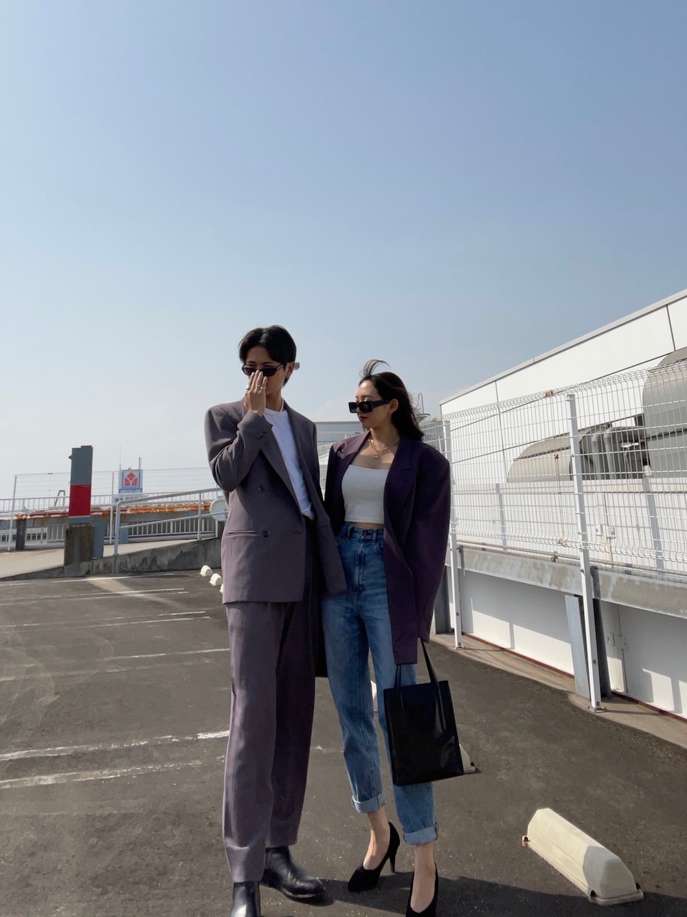 「リンクコーデ、カップルコーデ、カップル、シミラールック、古着MIX、古着コーデ、90'sスタイル、90’s、90'Sコーデ、大人コーデ」｜「1400円古着のアイテム（スーツセット、パープル系）」を使った、まりいさん（メンズ・183cm）の夏コーディネートの1枚目の写真