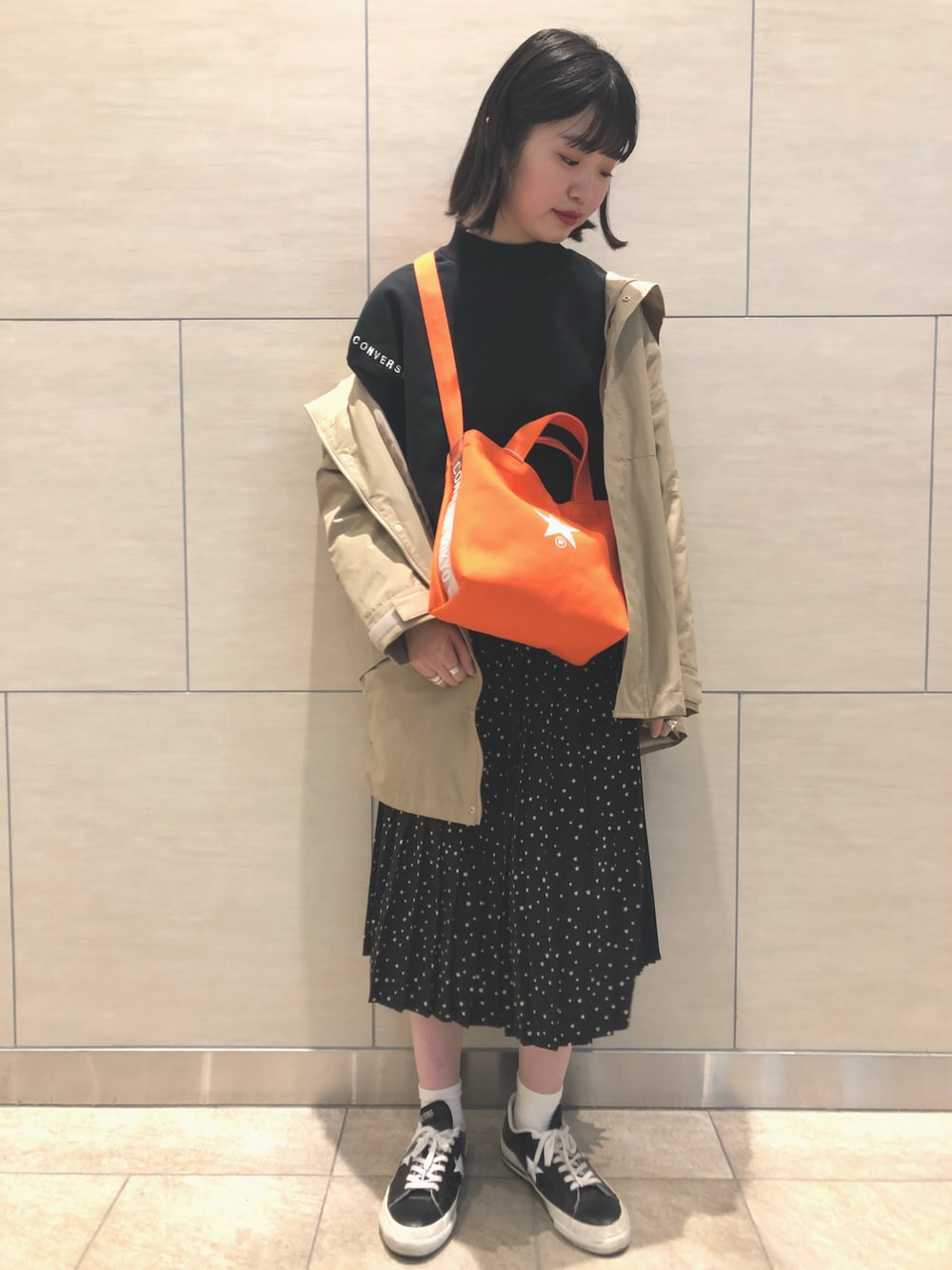 「converse、CONVERSE TOKYO、コンバース、コンバーストウキョウ、春、ビッグシルエット、黒、オーバーサイズ、カジュアルコーデ、オトナカジュアル」｜「CONVERSE TOKYOのCONVERSE TOKYO/コンバーストウキョウ　ボトルネックスウェット（スウェット、ブラック系）」を使った、risaさん（レディース・162cm）の冬コーディネートの1枚目の写真