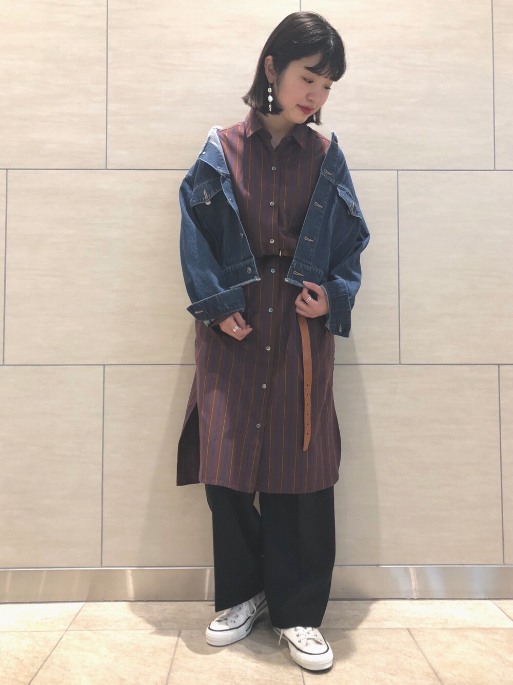 「コンバース、コンバーストウキョウ、converse、CONVERSE TOKYO、オトナカジュアル、スニーカーコーデ、休日スタイル、パンツスタイル、デニム、ストライプ」｜「CONVERSE TOKYOのCONVERSE TOKYO/コンバーストウキョウ ノーカラーデニムジャケット（デニムジャケット、ブルー系）」を使った、risaさん（レディース・162cm）の冬コーディネートの1枚目の写真