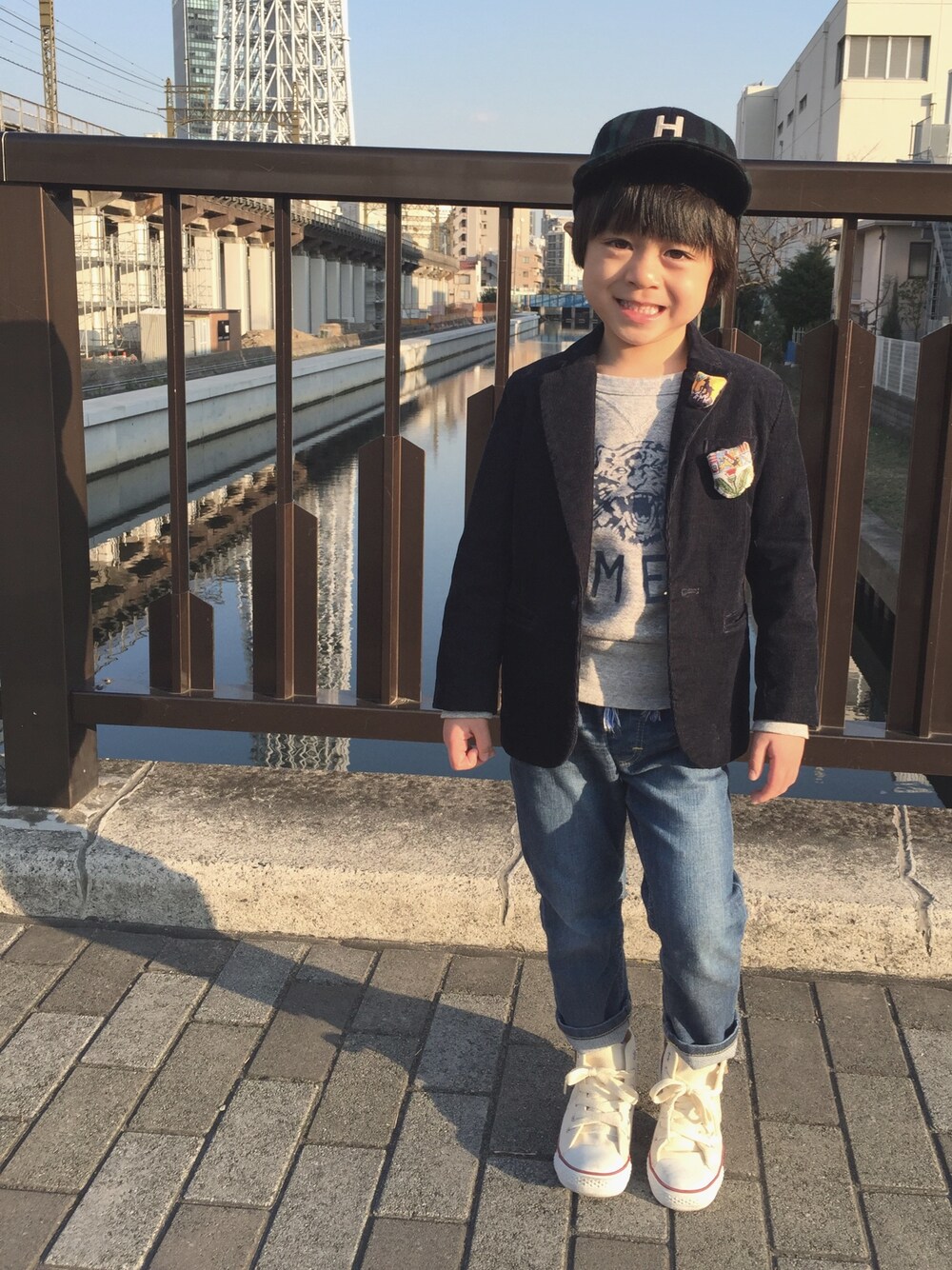「H&Mのアイテム（テーラードジャケット、ブルー系）」を使った、komako77さん（キッズ・110cm）の冬コーディネートの1枚目の写真