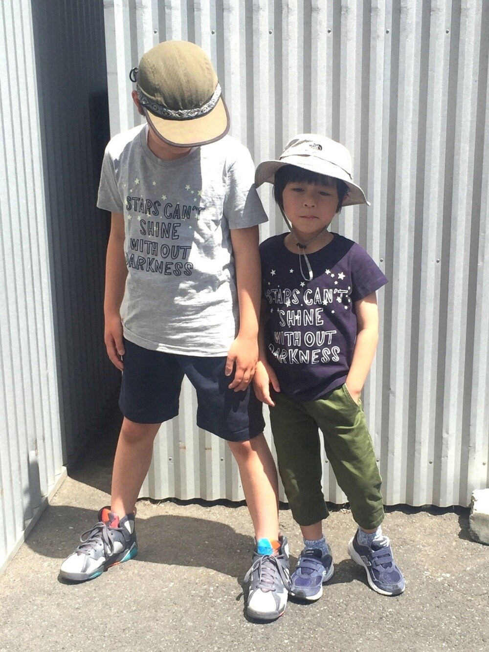 「mina perhonen、AIR JORDAN、おそろいコーデ」｜「arch&lineのアイテム（Tシャツ/カットソー、グレー系）」を使った、komako77さん（キッズ・138cm）の春コーディネートの1枚目の写真