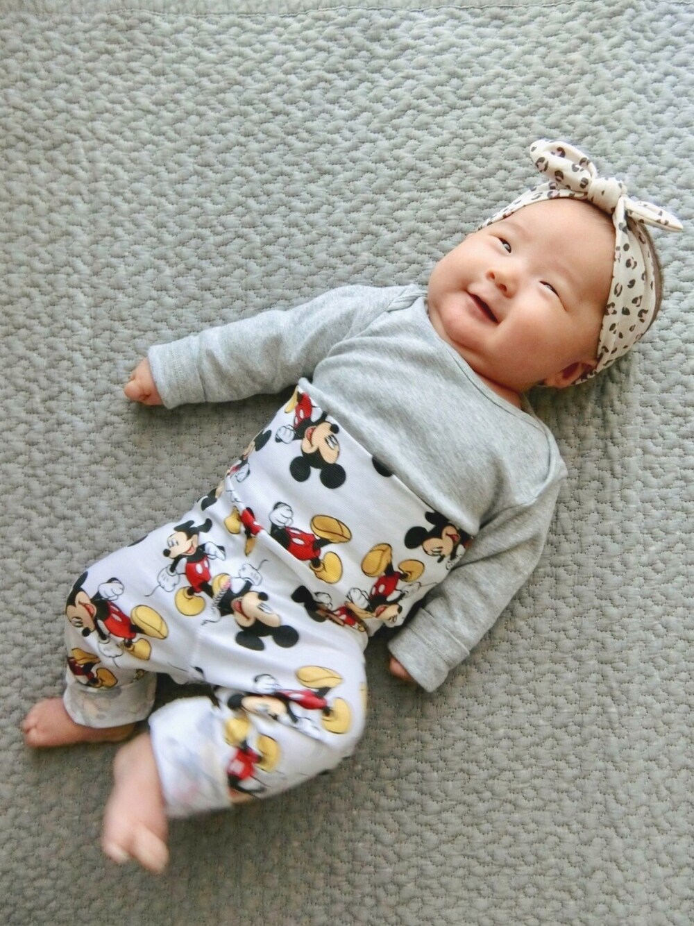 「赤ちゃん、赤ちゃんコーデ、女の子、女の子コーデ、60cm、70cm、エイチアンドエム、H&M、生後1ヶ月」｜「H&Mのアイテム（パンツ、ホワイト系）」を使った、y_cocoさん（キッズ・60cm）の秋コーディネートの1枚目の写真