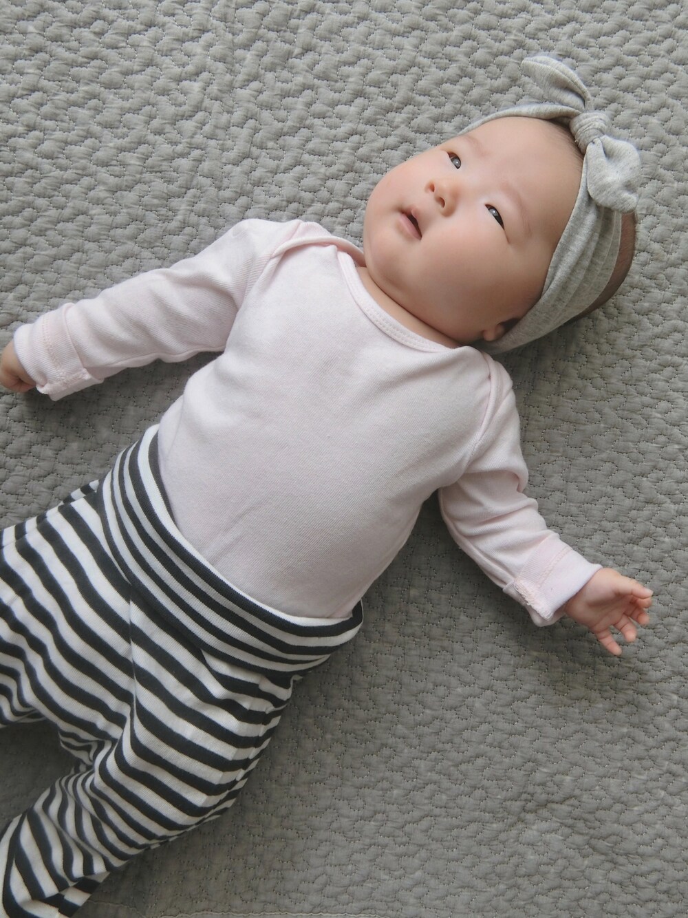 「赤ちゃん、赤ちゃんコーデ、女の子、女の子コーデ、エイチアンドエム、H&M、生後2ヶ月、60cm、70cm」｜「H&Mのアイテム（トップス、ピンク系）」を使った、y_cocoさん（キッズ・60cm）の秋コーディネートの1枚目の写真