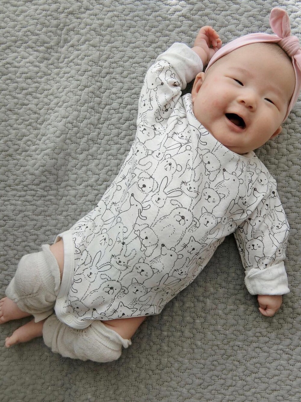 「赤ちゃん、赤ちゃんコーデ、女の子、女の子コーデ、H&M、70cm、生後2ヶ月、エイチアンドエム」｜「H&Mのアイテム（ヘアバンド、ピンク系）」を使った、y_cocoさん（キッズ・60cm）の秋コーディネートの1枚目の写真