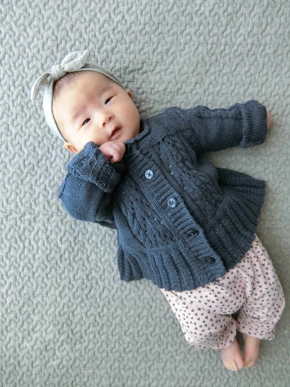 「赤ちゃん、赤ちゃんコーデ、女の子、女の子コーデ、生後2ヶ月、H&M、babygap」｜「H&Mのアイテム（ヘアバンド、グレー系）」を使った、y_cocoさん（キッズ・60cm）の秋コーディネートの1枚目の写真