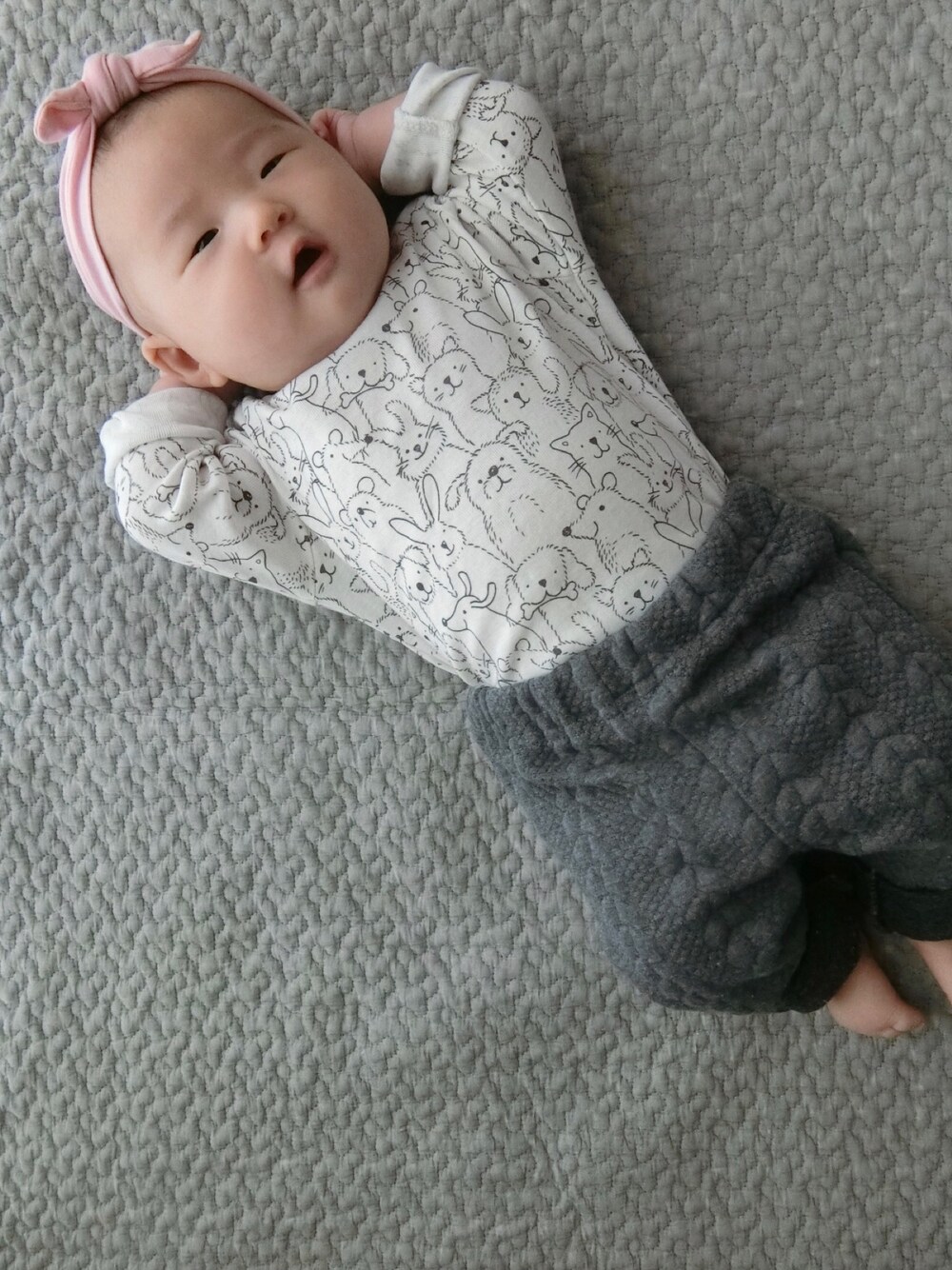 「赤ちゃん、赤ちゃんコーデ、女の子、女の子コーデ、生後2ヶ月、H&M、西松屋」｜「H&Mのアイテム（ヘアバンド、ピンク系）」を使った、y_cocoさん（キッズ・60cm）の秋コーディネートの1枚目の写真