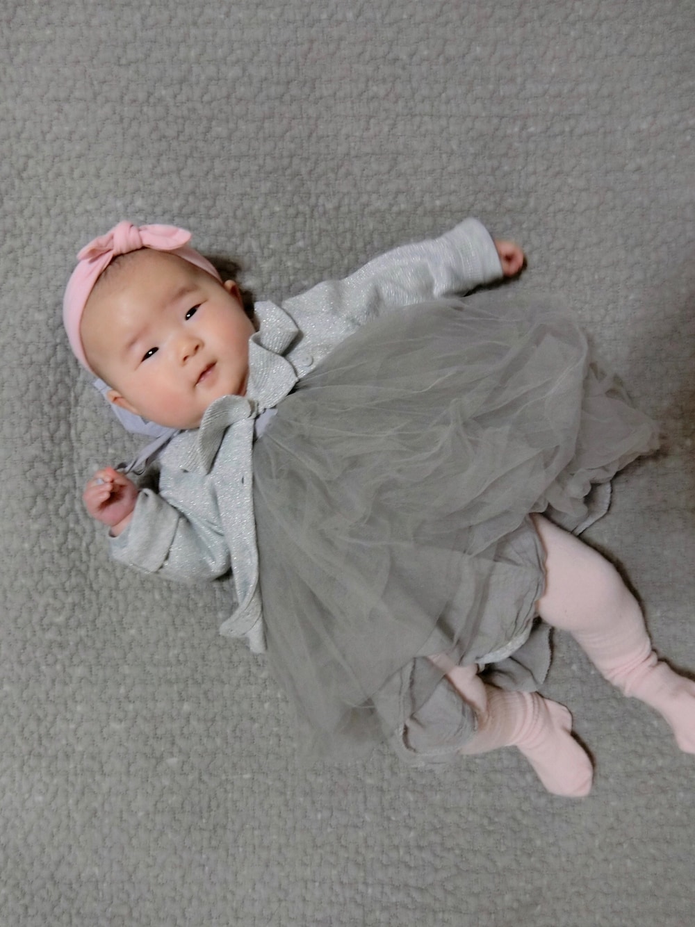 「赤ちゃん、赤ちゃんコーデ、女の子、女の子コーデ、披露宴、H&M、生後3ヶ月」｜「韓国ファッション #Kのアイテム（ワンピース、グレー系）」を使った、y_cocoさん（キッズ・50cm）の冬コーディネートの1枚目の写真