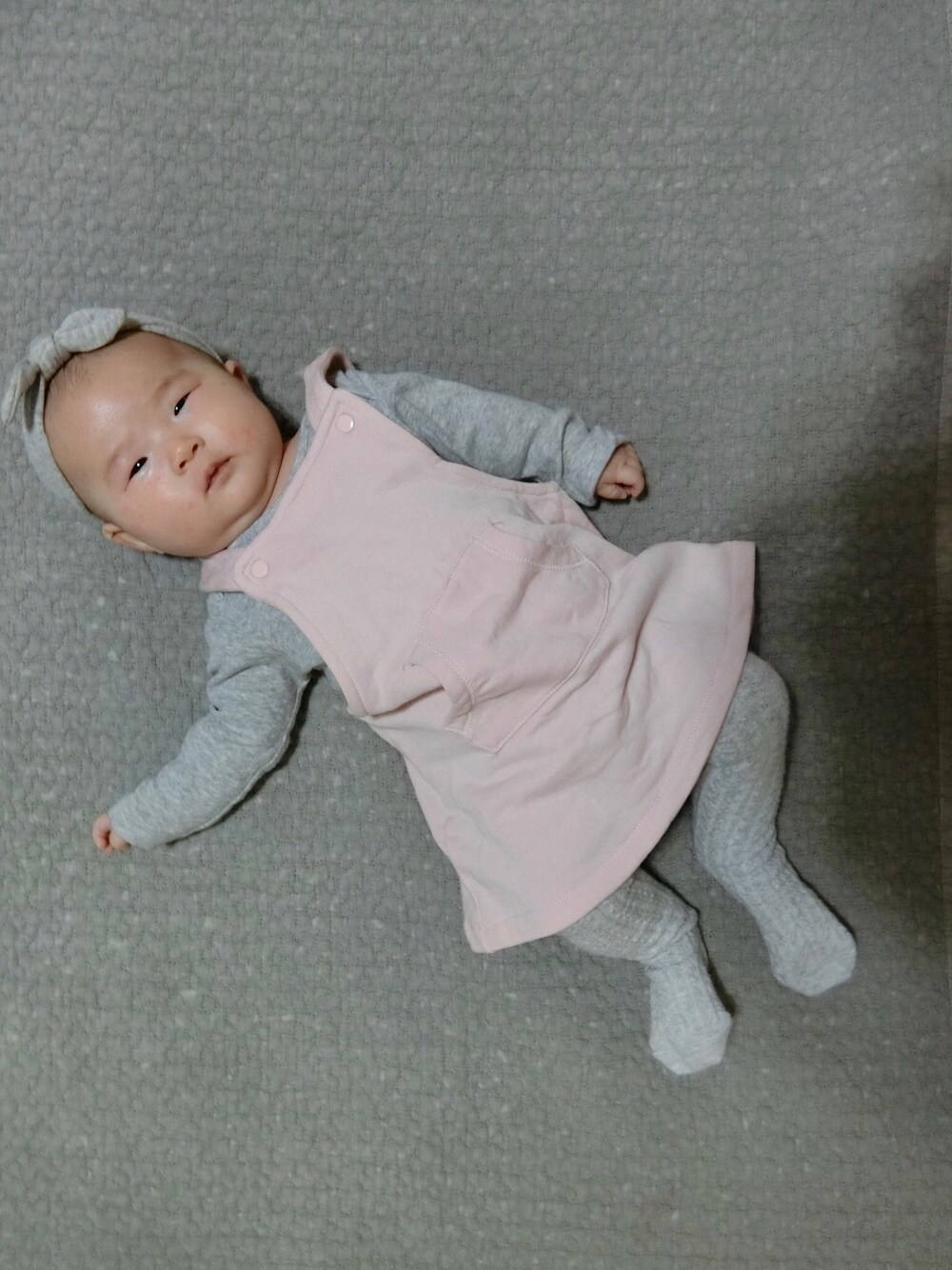 「赤ちゃん、赤ちゃんコーデ、女の子、女の子コーデ、生後3ヶ月、H&M」｜「H&Mのアイテム（ワンピース、ピンク系）」を使った、y_cocoさん（キッズ・50cm）の冬コーディネートの1枚目の写真