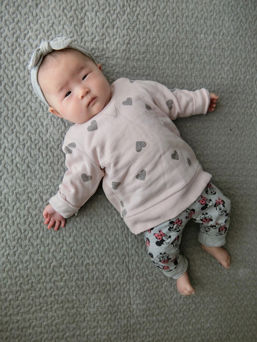 「赤ちゃん、赤ちゃんコーデ、女の子、女の子コーデ、生後3ヶ月、H&M」｜「H&Mのアイテム（スウェット、ピンク系）」を使った、y_cocoさん（キッズ・60cm）の冬コーディネートの1枚目の写真