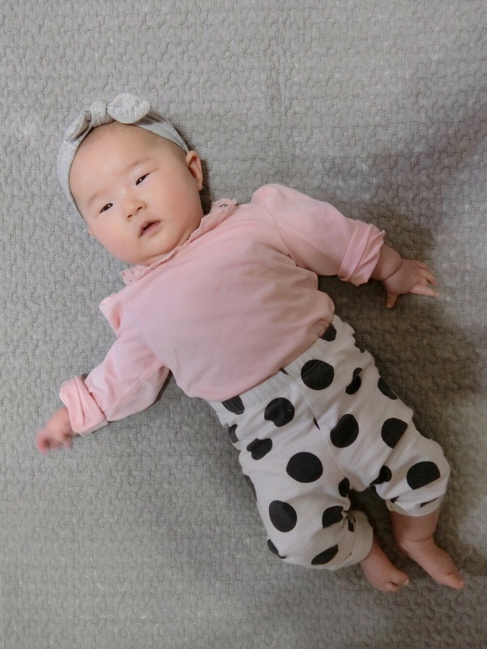 「赤ちゃんコーデ、赤ちゃん、女の子、女の子コーデ、生後3ヶ月、H&M」｜「H&Mのアイテム（トップス、ピンク系）」を使った、y_cocoさん（キッズ・60cm）の冬コーディネートの1枚目の写真