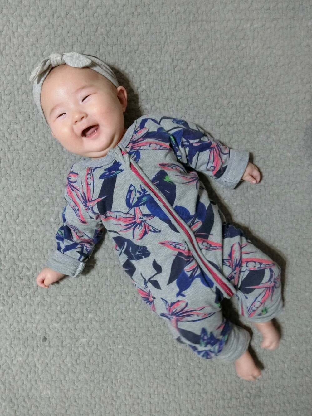 「赤ちゃん、赤ちゃんコーデ、女の子、女の子コーデ、生後3ヶ月、H&M、韓国子供服」｜「韓国ファッション #Kのアイテム（つなぎ/オールインワン、グレー系）」を使った、y_cocoさん（キッズ・60cm）の冬コーディネートの1枚目の写真