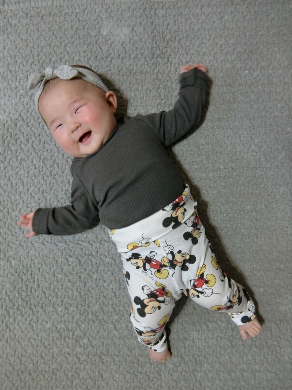 「赤ちゃん、赤ちゃんコーデ、女の子、女の子コーデ、生後3ヶ月、H&M」｜「H&Mのアイテム（トップス、ブラック系）」を使った、y_cocoさん（キッズ・60cm）の冬コーディネートの1枚目の写真