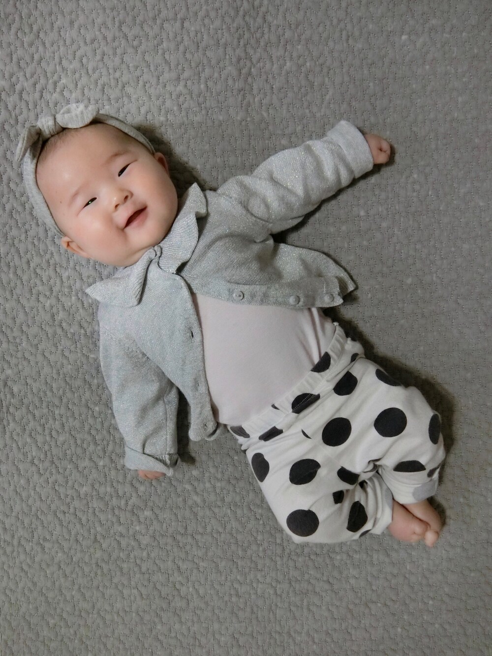 「赤ちゃん、赤ちゃんコーデ、女の子、女の子コーデ、生後4ヶ月、H&M」｜「H&Mのアイテム（トップス、ピンク系）」を使った、y_cocoさん（キッズ・60cm）の冬コーディネートの1枚目の写真