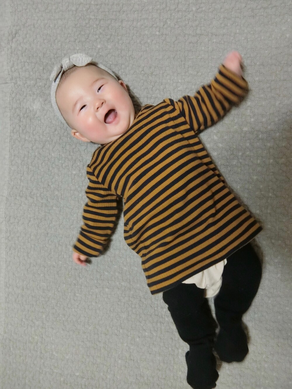 「赤ちゃん、赤ちゃんコーデ、女の子、女の子コーデ、生後4ヶ月、UNIQLO」｜「UNIQLOのアイテム（トップス、ブラウン系）」を使った、y_cocoさん（キッズ・60cm）の冬コーディネートの1枚目の写真