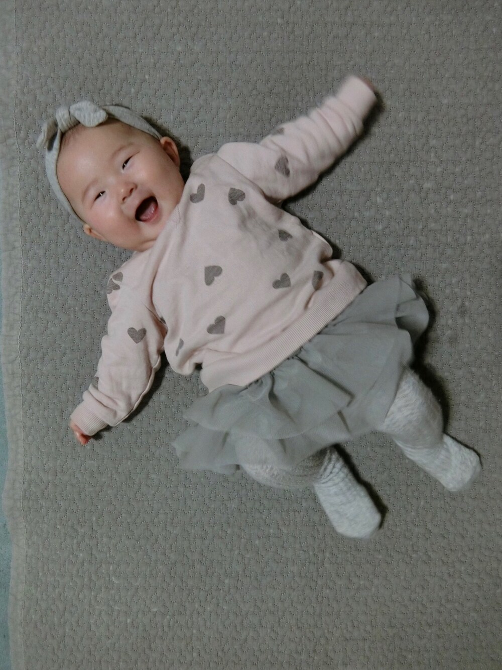 「赤ちゃん、赤ちゃんコーデ、女の子、女の子コーデ、生後4ヶ月、H&M」｜「H&Mのアイテム（スウェット、ピンク系）」を使った、y_cocoさん（キッズ・60cm）の冬コーディネートの1枚目の写真