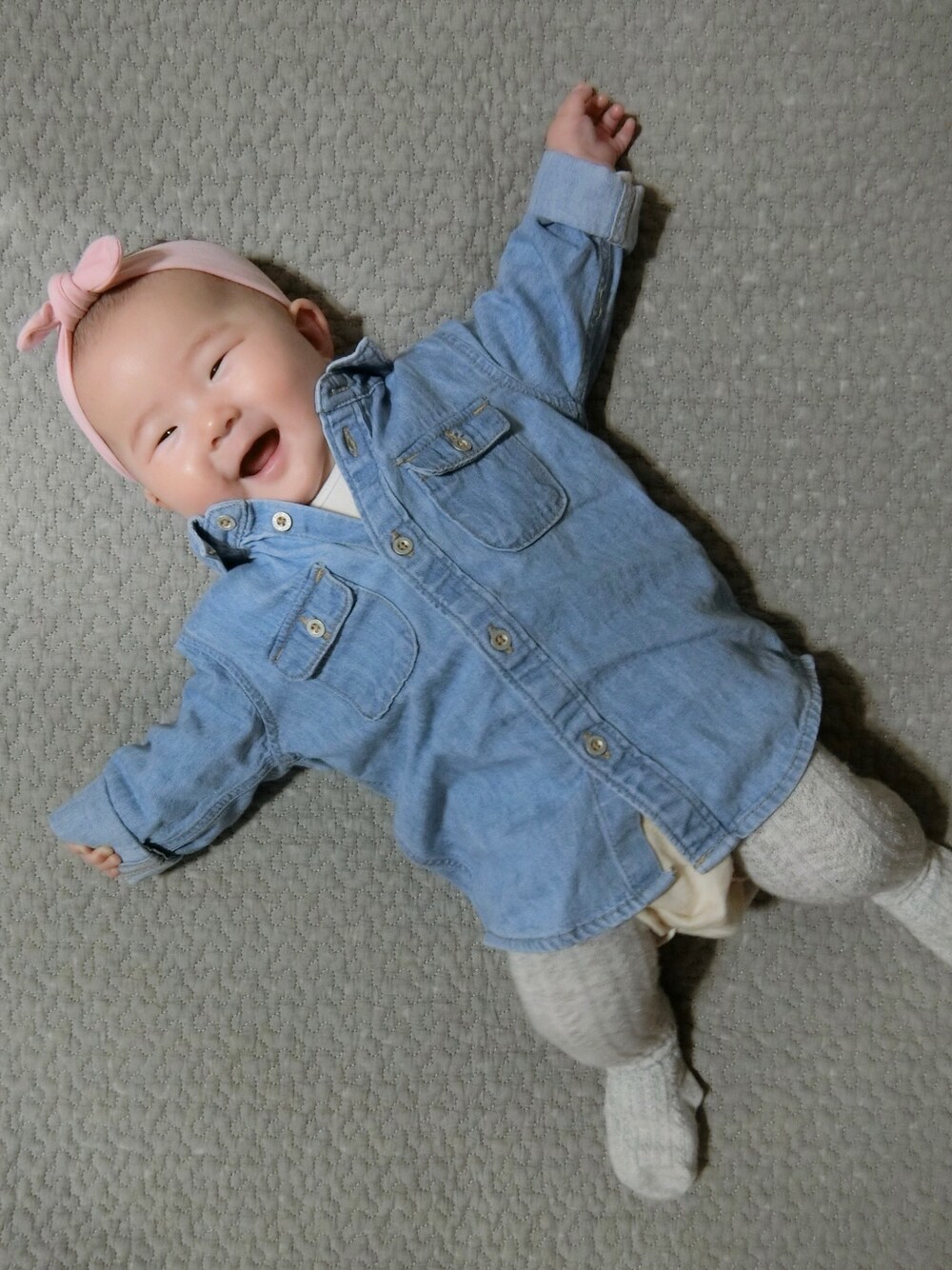 「赤ちゃん、赤ちゃんコーデ、女の子、女の子コーデ、生後4ヶ月、H&M」｜「H&Mのアイテム（シャツ/ブラウス、ブルー系）」を使った、y_cocoさん（キッズ・60cm）の冬コーディネートの1枚目の写真