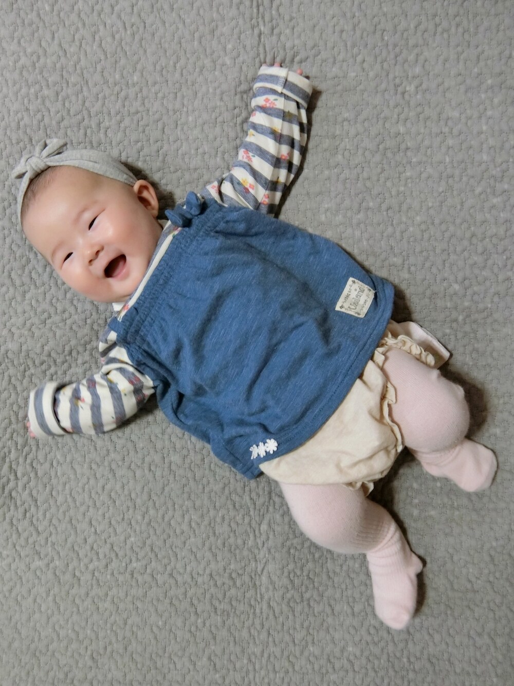 「赤ちゃん、赤ちゃんコーデ、女の子、女の子コーデ、生後4ヶ月、H&M」｜「UZULANDのアイテム（トップス、ブルー系）」を使った、y_cocoさん（キッズ・60cm）の冬コーディネートの1枚目の写真