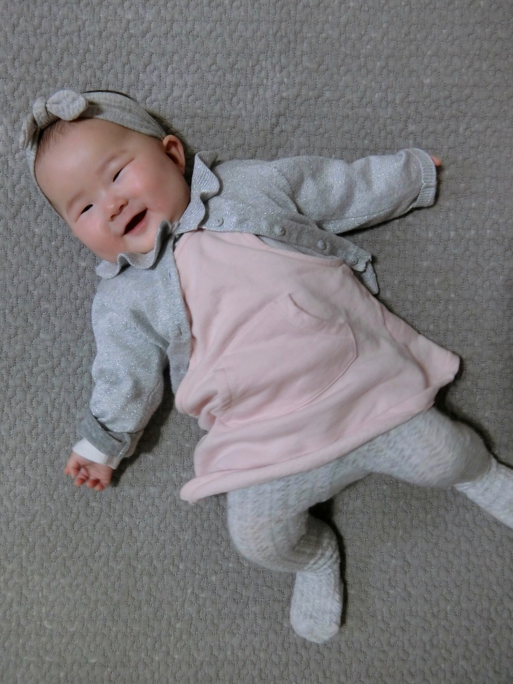 「赤ちゃん、赤ちゃんコーデ、女の子、女の子コーデ、H&M、生後5ヶ月」｜「H&Mのアイテム（ワンピース、ピンク系）」を使った、y_cocoさん（キッズ・60cm）の冬コーディネートの1枚目の写真