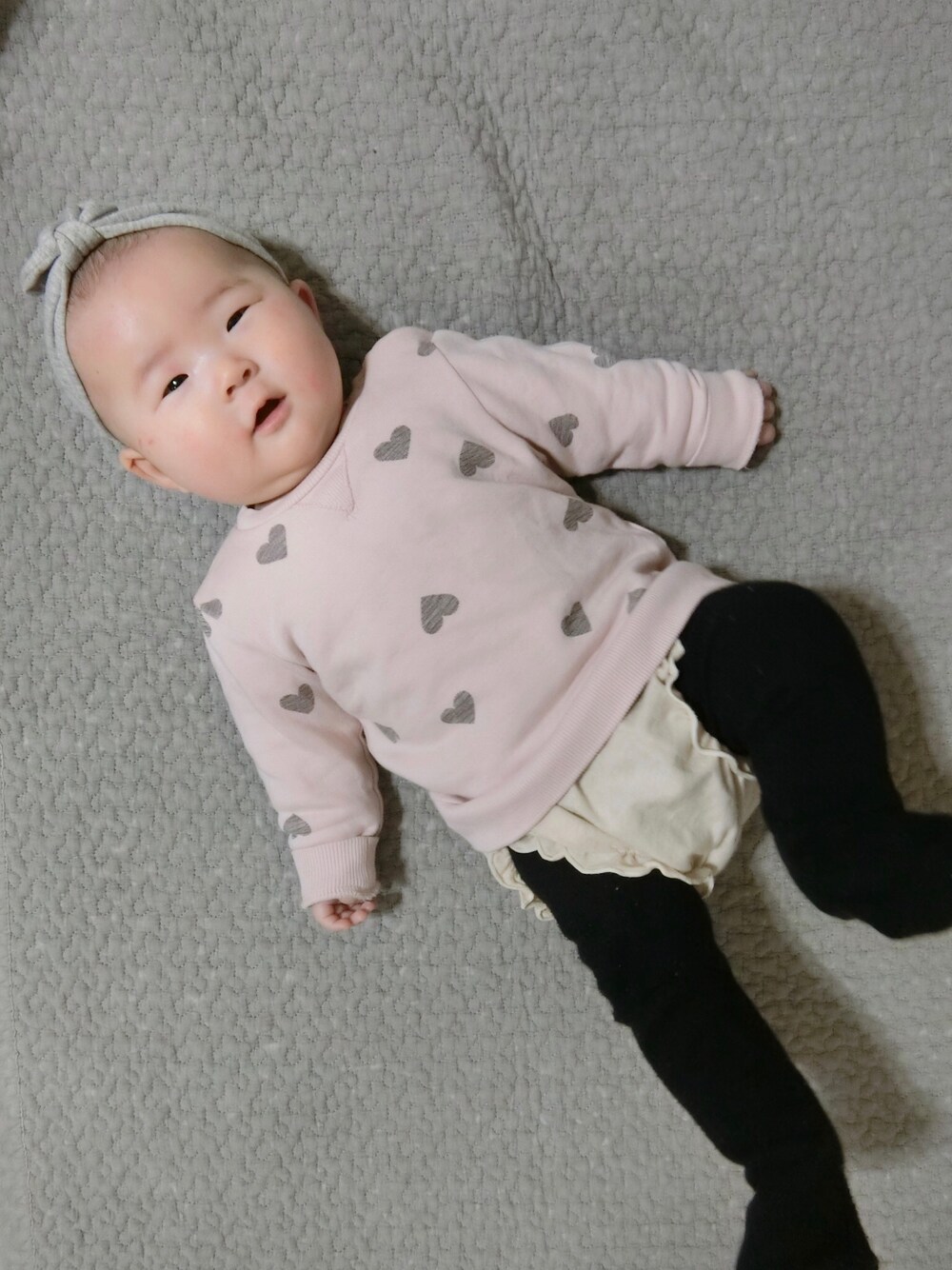 「赤ちゃん、赤ちゃんコーデ、女の子、女の子コーデ、生後5ヶ月、H&M」｜「H&Mのアイテム（スウェット、ピンク系）」を使った、y_cocoさん（キッズ・60cm）の冬コーディネートの1枚目の写真
