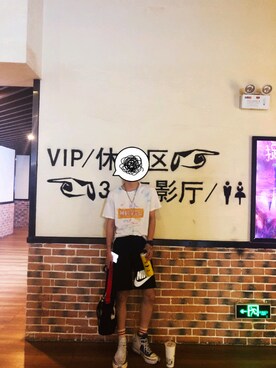 「H&M（エイチ・アンド・エム）のアイテム（Tシャツ/カットソー、ホワイト系）」を使った、MKing吴さん（メンズ・176cm）の春コーディネート