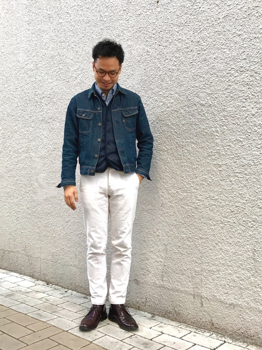 「Gジャン、チャッカブーツ、ホワイトデニム、45R、ホワイトパンツ、春コーデ」｜「45Rのアイテム（デニムジャケット、その他）」を使った、YOHEIさん（メンズ・174cm）の冬コーディネートの1枚目の写真
