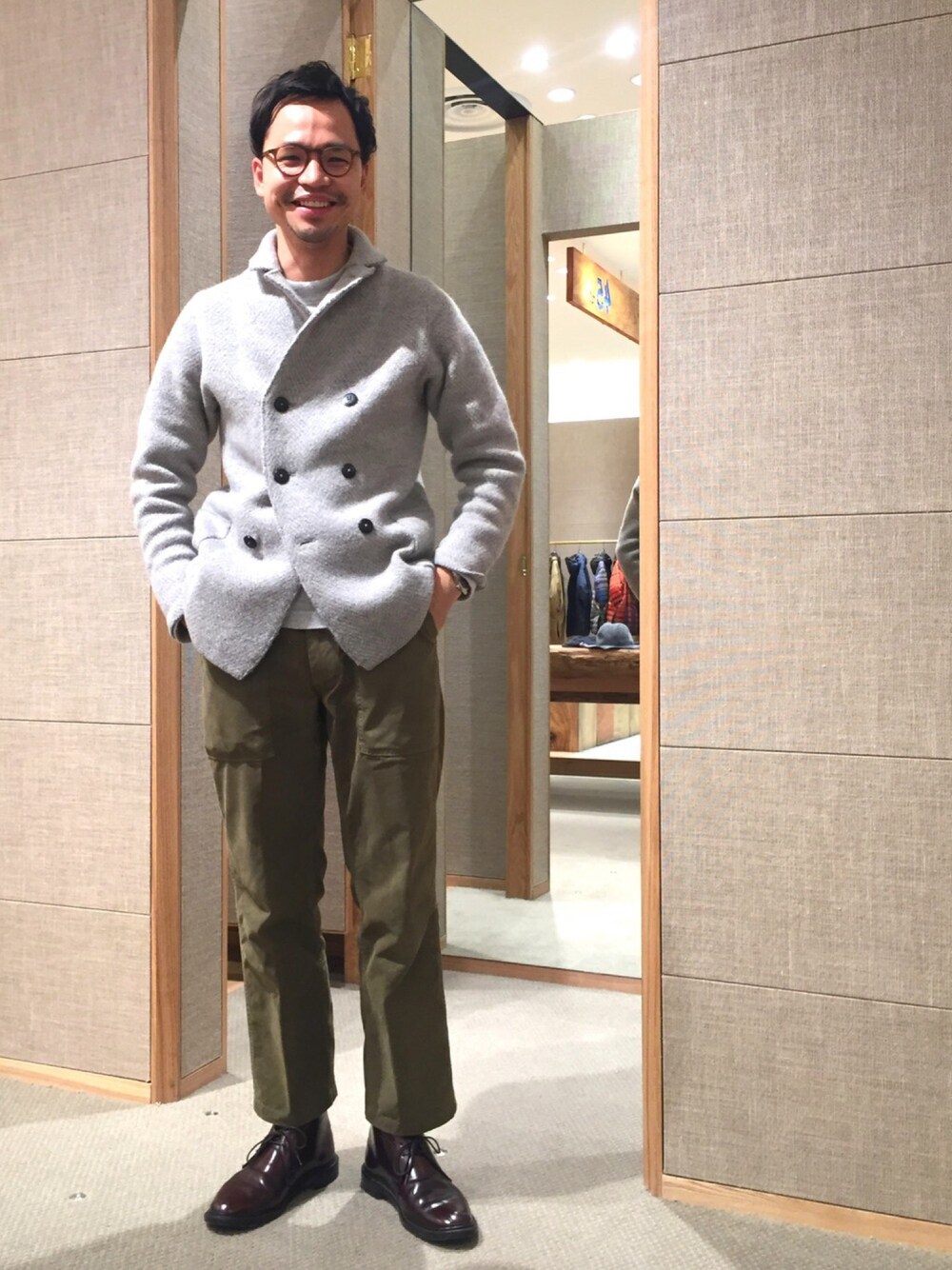 「冬コーデ、カーゴパンツ、ダブルジャケット、45R、きれいめカジュアル、ヘリンボン、ニットジャケット、45R メンズ」｜「45Rのアイテム（ジャケット/アウター、グレー系）」を使った、YOHEIさん（メンズ・174cm）の秋コーディネートの1枚目の写真