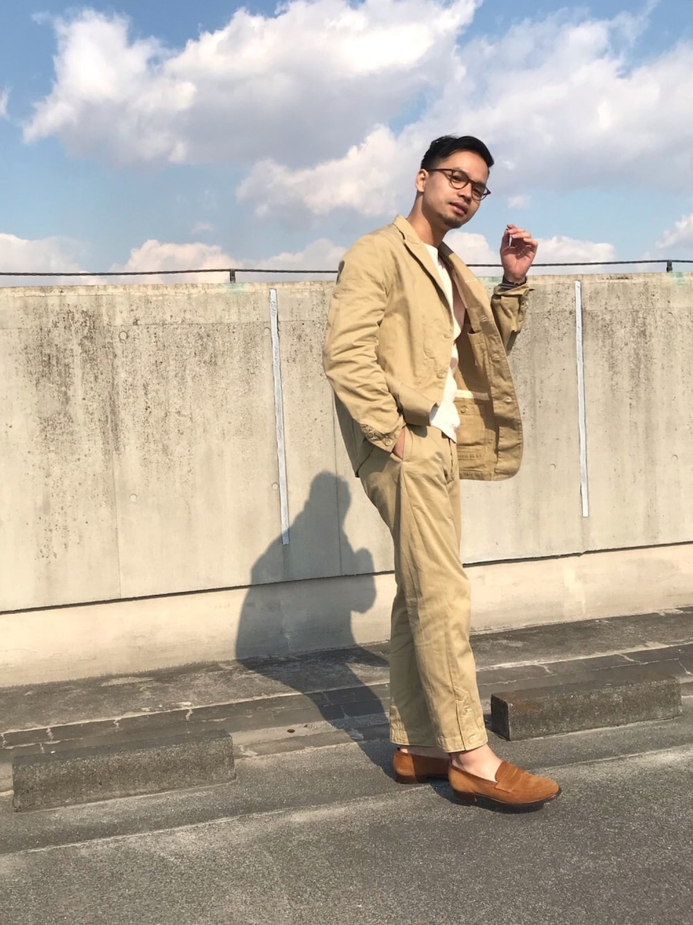「セットアップ、ピンク、ベージュ、めがね、革靴、45R、パステルカラー、春コーデ、45R メンズ」｜「CROCKETT&JONESのアイテム（ローファー、ブラウン系）」を使った、YOHEIさん（メンズ・174cm）の冬コーディネートの1枚目の写真