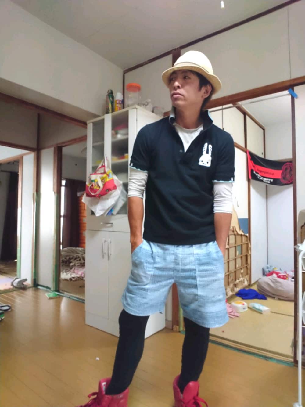 「CUNE、うさぎ、財布に優しくないタイプ、夏コーデ、寝起き、PUMA」｜「CUNEのアイテム（ポロシャツ、ブラック系）」を使った、2bro loverさん（メンズ・166cm）の夏コーディネートの1枚目の写真