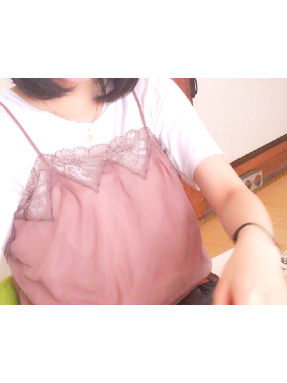 「キャミソール、クロエ、アニエスベー」｜「KATE SPADE SATURDAYのアイテム（Tシャツ/カットソー、ホワイト系）」を使った、cocoさん（レディース・164cm）の春コーディネートの1枚目の写真
