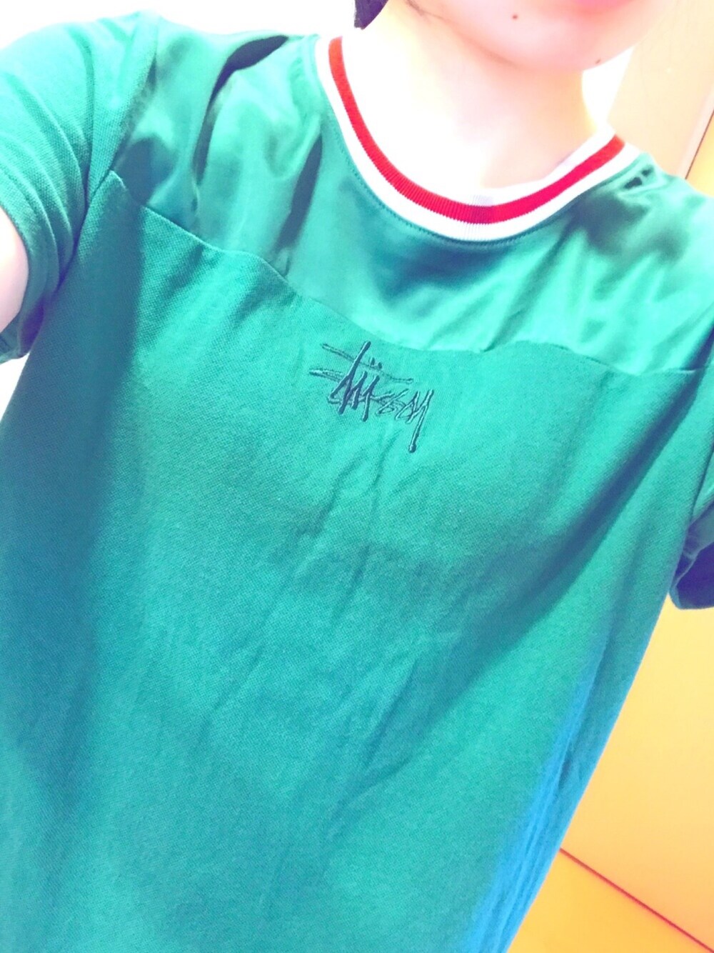 「stussy、stussy women、stussywomen、グリーン、春コーデ、ストリート」｜「Stussy WomenのCrosscourt Pique Jersey（Tシャツ/カットソー、グリーン系）」を使った、cocoさん（レディース・164cm）の春コーディネートの1枚目の写真