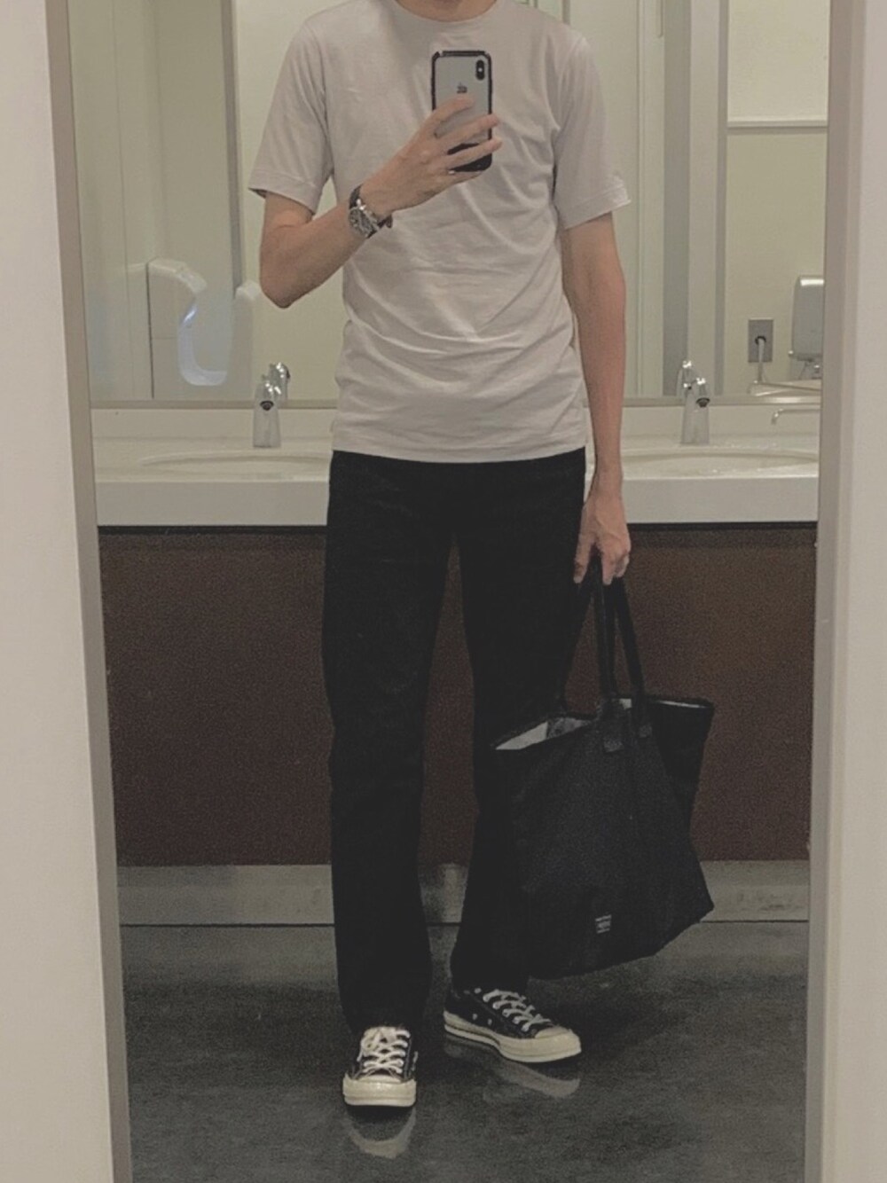 「TOMORROWLAND のアイテム（Tシャツ/カットソー、グレー系）」を使った、kakashiさん（メンズ・172cm）の秋コーディネートの1枚目の写真