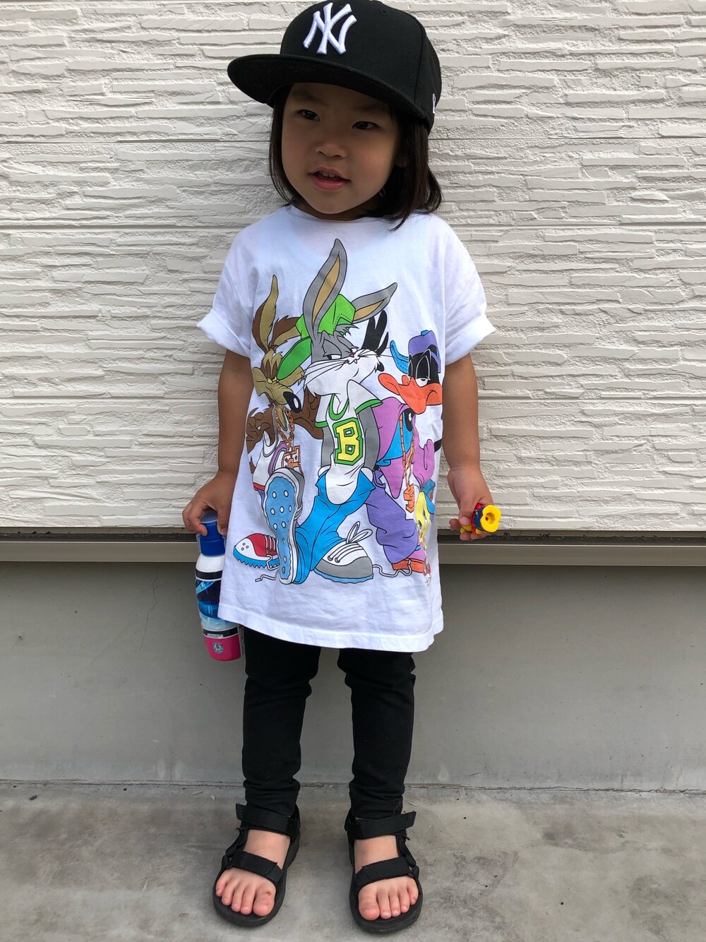 「キッズファッション、男の子、休日スタイル、カジュアルコーデ、プチプラ、キャップ、3歳、ユニクロ、テバ、ザラキッズ」｜「ZARAのアイテム（Tシャツ/カットソー、ホワイト系）」を使った、hikariさん（キッズ・90cm）の夏コーディネートの1枚目の写真