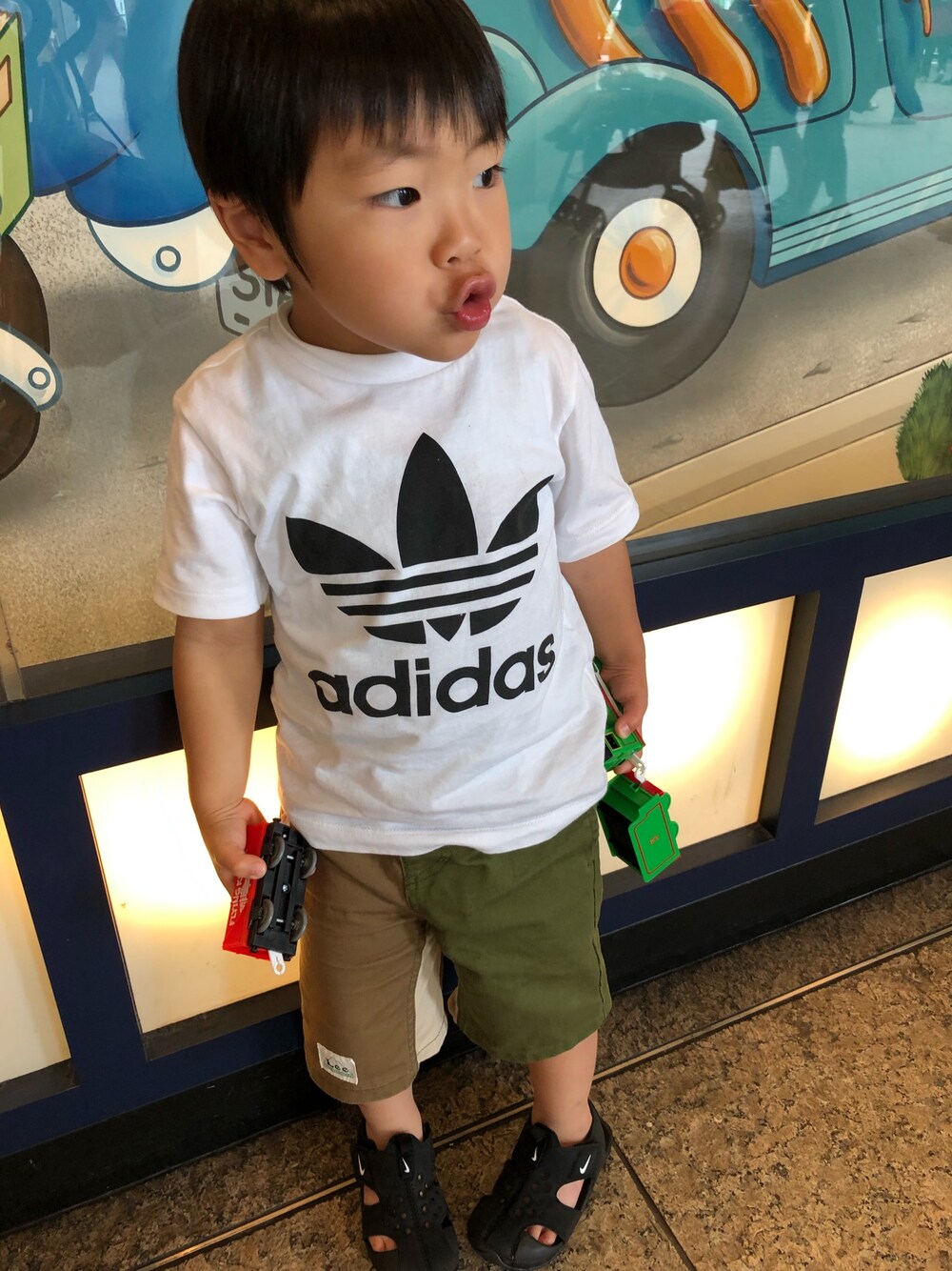 「キッズファッション、お洒落さんとつながりたい、男の子、3歳、アディダス、ナイキ、夏、LEE」｜「StompStampのアイテム（Tシャツ/カットソー、ホワイト系）」を使った、hikariさん（キッズ・90cm）の夏コーディネートの1枚目の写真