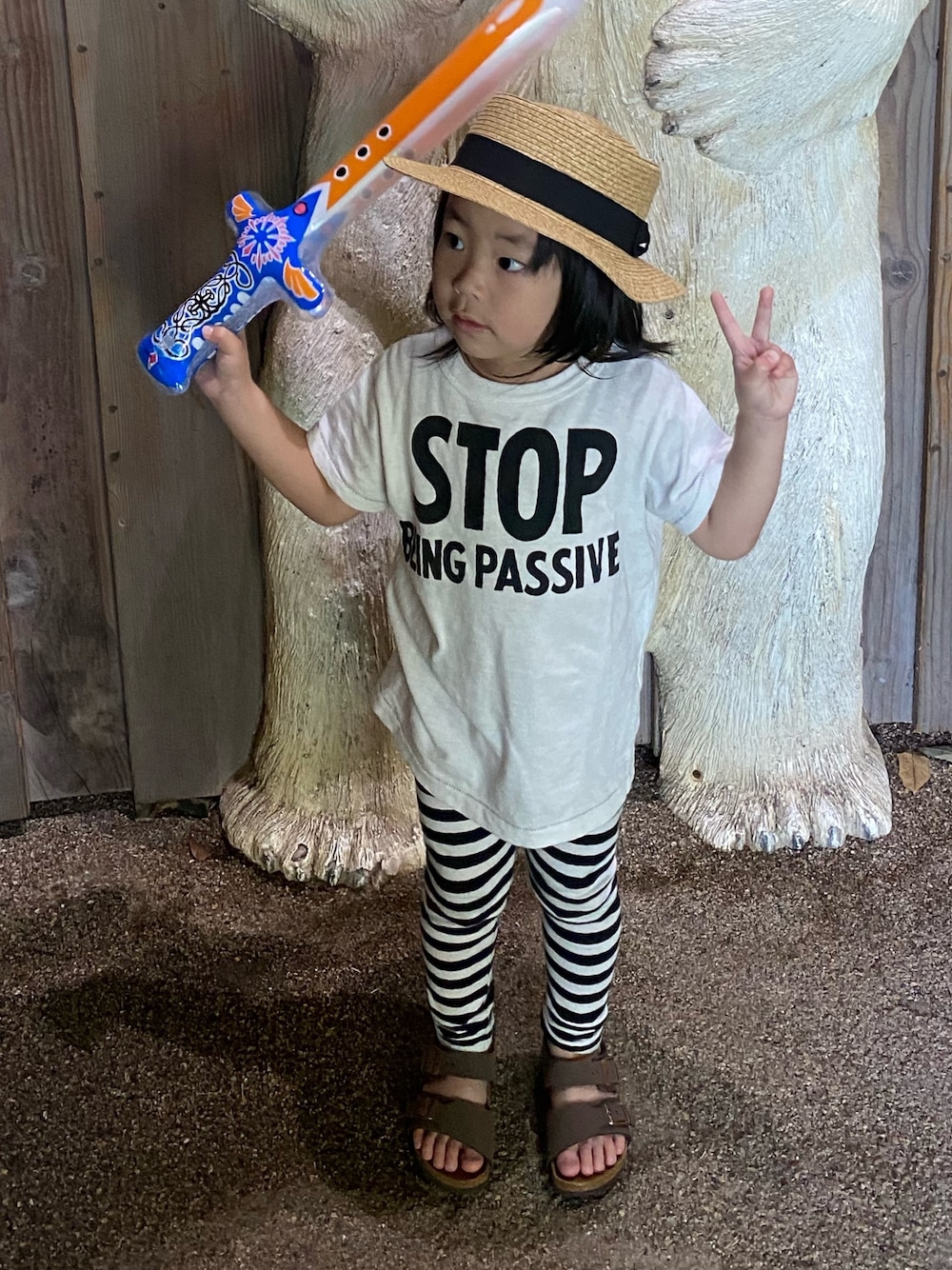 「おしゃれさんと繋がりたい、カンカン帽、ビルケンシュトック、ボーダー、ティーシャツ、デニムダンガリー、4歳、男の子」｜「DENIM DUNGAREEのアイテム（Tシャツ/カットソー、ホワイト系）」を使った、hikariさん（キッズ・90cm）の夏コーディネートの1枚目の写真