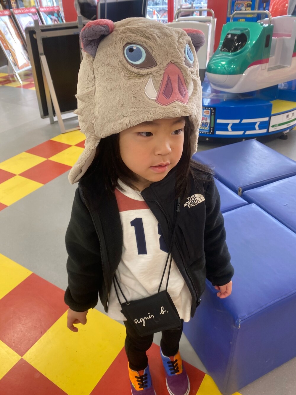 「キッズファッション、おとこのこ、4歳、ノースフェイス、バンズ、デニムダンガリー、アニエスベー、鬼滅の刃」｜「FREAK'S STOREの【WEB限定】THE NORTH FACE/ザ・ノースフェイス 　KIDS Denali Jacket/キッズ デナリジャケット（ブルゾン、ブラック系）」を使った、hikariさん（キッズ・100cm）の秋コーディネートの1枚目の写真