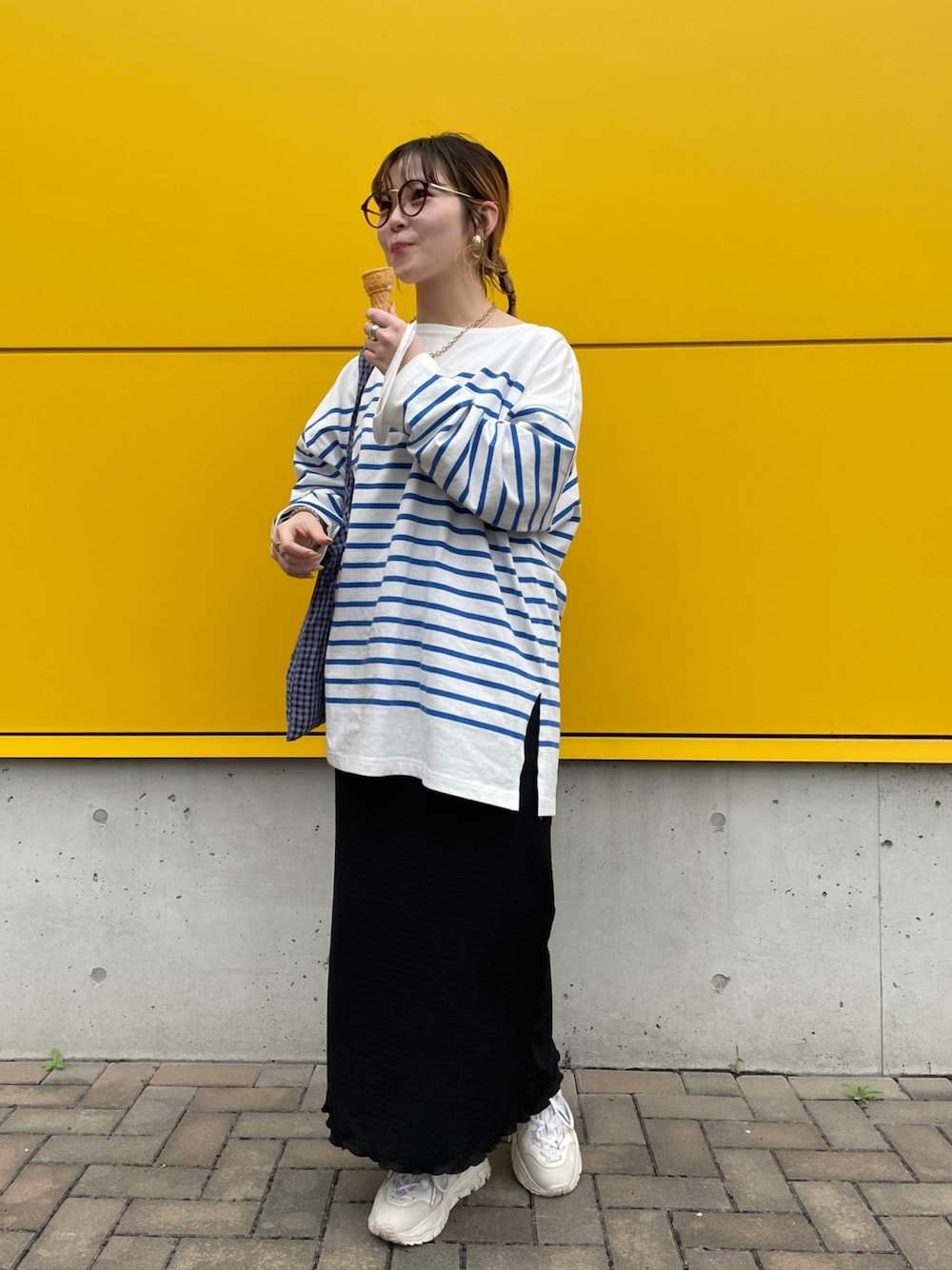 「シンプルコーデ、おしゃれさんと繋がりたい、低身長、春コーデ、ラフ、スニーカーコーデ、休日コーデ、プチプラコーデ、LOWRYSFARM、カジュアル」｜「SM2のアイテム（Tシャツ/カットソー、その他）」を使った、Minaさん（レディース・153cm）の春コーディネートの1枚目の写真
