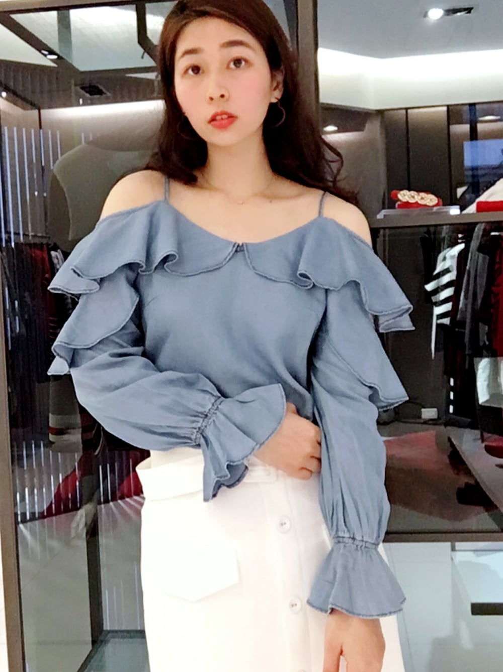 「MOMA巨城店」｜「MOMAのアイテム（トップス、その他）」を使った、Ya Han Zhenさん（レディース・166cm）の春コーディネートの1枚目の写真