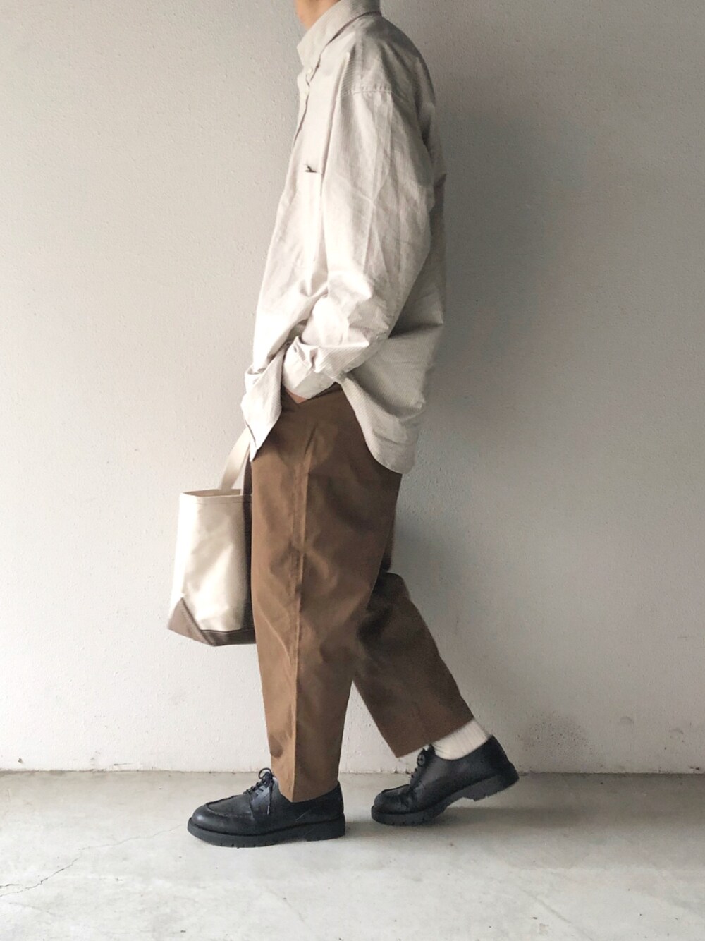 「オーバーサイズ、シャツスタイル、きれいめカジュアル、UNIQLO、クレマン、秋服、秋色」｜「KLEMANの＜KLEMAN＞ FRODA/シューズ（ブーツ、ブラック系）」を使った、ひよさん（メンズ・175cm）の秋コーディネートの1枚目の写真
