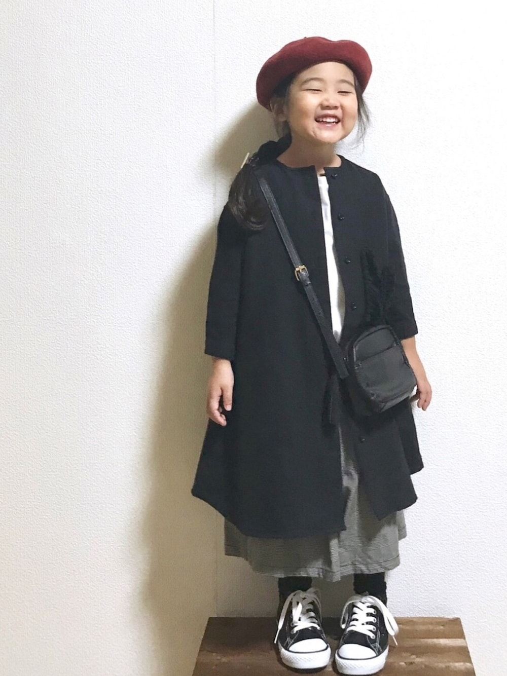 「ベレー帽、ワンピース、ガウチョパンツ、グレンチェック、ショルダーバッグ、コンバース、ヘアアレンジ、オシャレパッソ、PR、PASSO」｜「Sii.sow!のアイテム（バレッタ/ヘアクリップ、ベージュ系）」を使った、hanamenさん（キッズ・100cm）の秋コーディネートの1枚目の写真