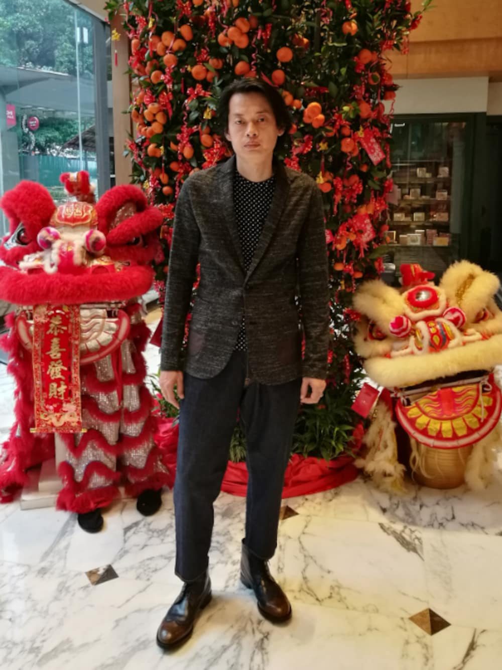 「kolor / BEACON、kolor、COMME des GARCONS HOMME PLUS、Canali」｜「kolorのアイテム（テーラードジャケット、ブラウン系）」を使った、Nicholasさん（メンズ・185cm）の夏コーディネートの1枚目の写真