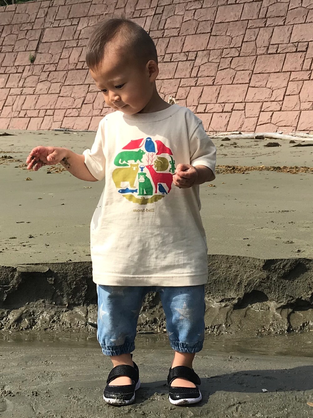 「海、夏コーデ、お洒落さんとつながりたい」｜「mont-bellのアイテム（Tシャツ/カットソー、ベージュ系）」を使った、ao6yuu9さん（キッズ・90cm）の秋コーディネートの1枚目の写真