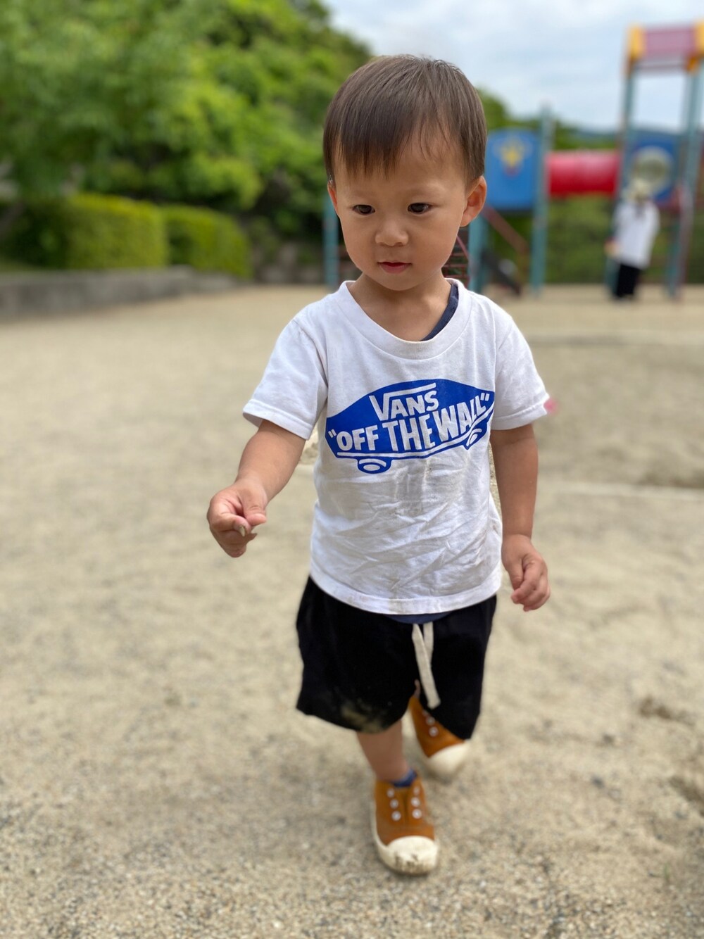 「VANSのアイテム（トップス、ホワイト系）」を使った、ao6yuu9さん（キッズ・90cm）の春コーディネートの1枚目の写真
