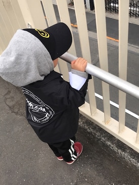 「STUSSY（ステューシー）のアイテム（ナイロンジャケット）」を使った、RENさん（キッズ・90cm）の秋コーディネート