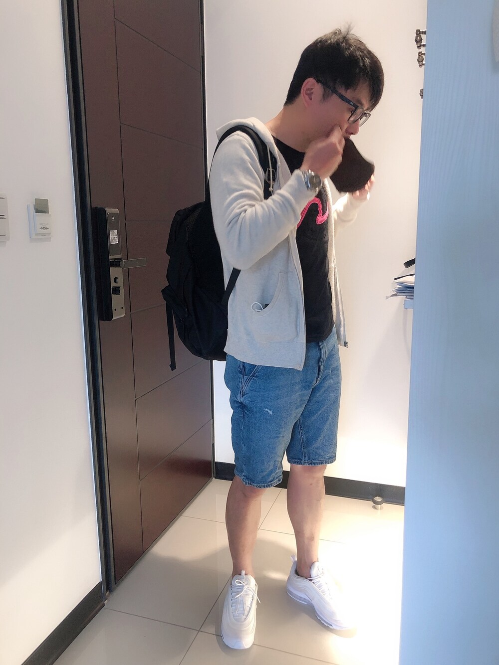 「2020、#ootd、短褲、街頭穿搭、男の子、NIKE、夏、通勤穿搭、牛仔短褲」｜「SIMPLICITE　PLUSのアイテム（ジャケット/アウター、シルバー系）」を使った、lily🇹🇼🇹🇼さん（メンズ・170cm）の夏コーディネートの1枚目の写真