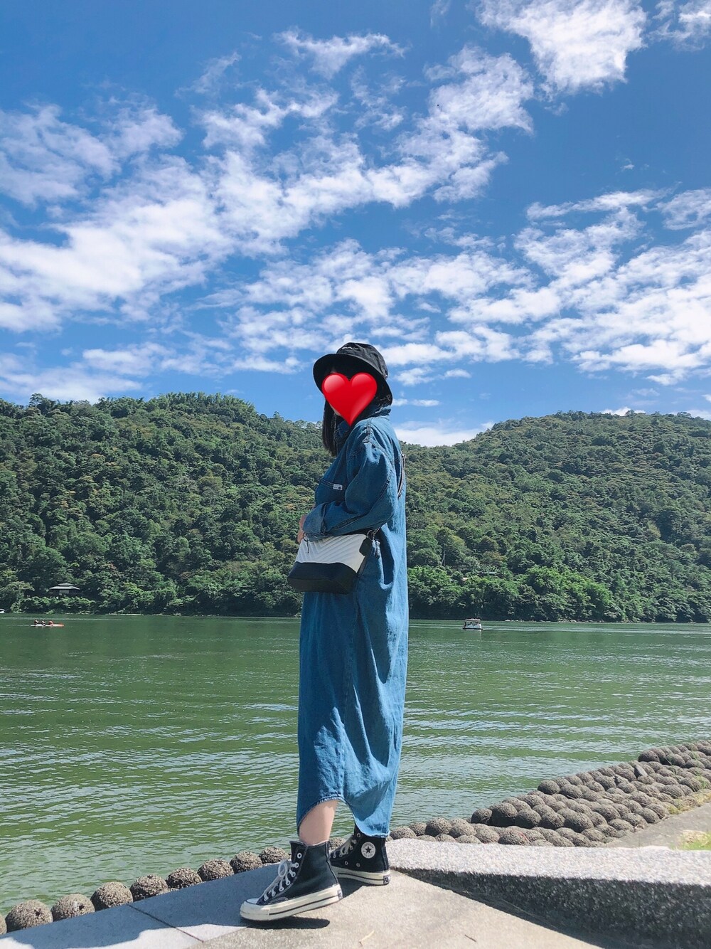 「漁夫帽、牛仔、連身裙、converse、低身長、小隻女、復古」｜「a.tstoreのアイテム（シャツワンピース、ブルー系）」を使った、lily🇹🇼🇹🇼さん（レディース・151cm）の秋コーディネートの1枚目の写真