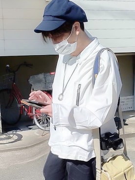 「INTER FACTORY（インターファクトリー）のファッションインフルエンサー 翔 × INTER FACTORY　ステッチ配色リングジップポケットシャツ（シャツ/ブラウス、ホワイト系）」を使った、エコさん（メンズ・173cm）の冬コーディネート